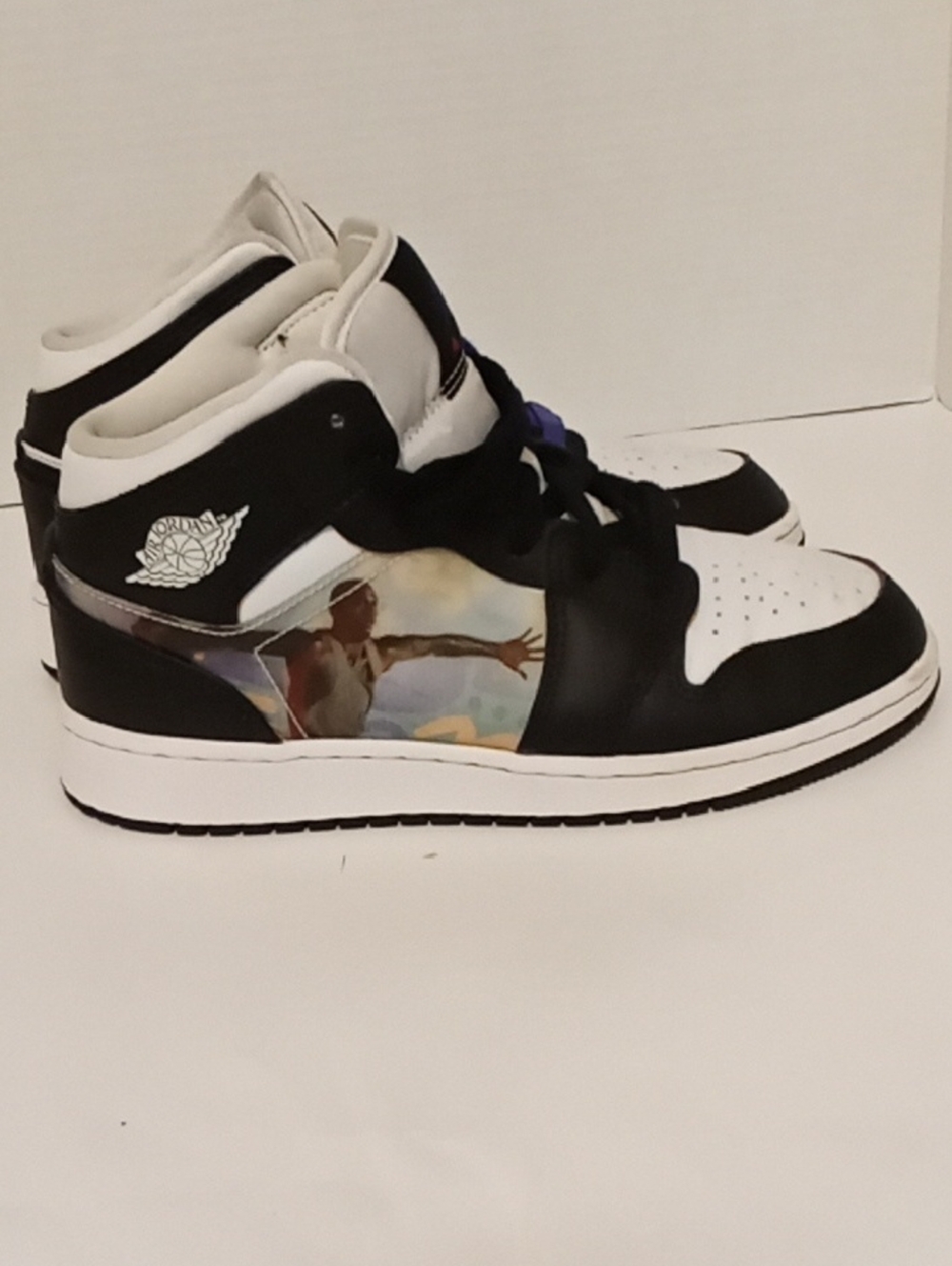 Air Jordan 1 Mid GS Hologram Boys Size 5Y